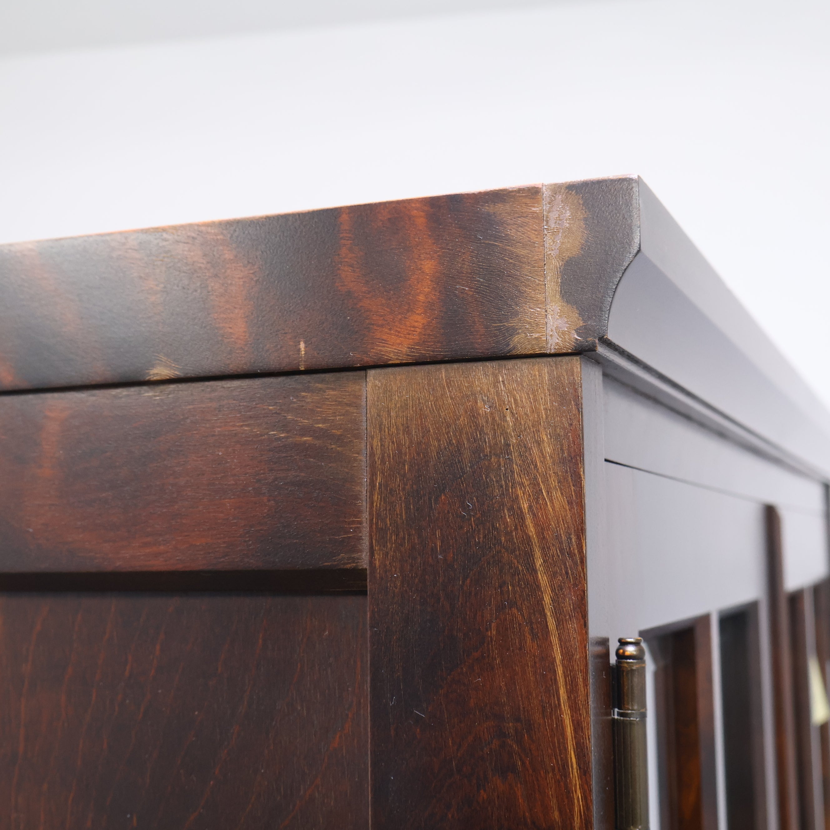 北海道民芸家具のガラスキャビネット – バナルオンラインショップ