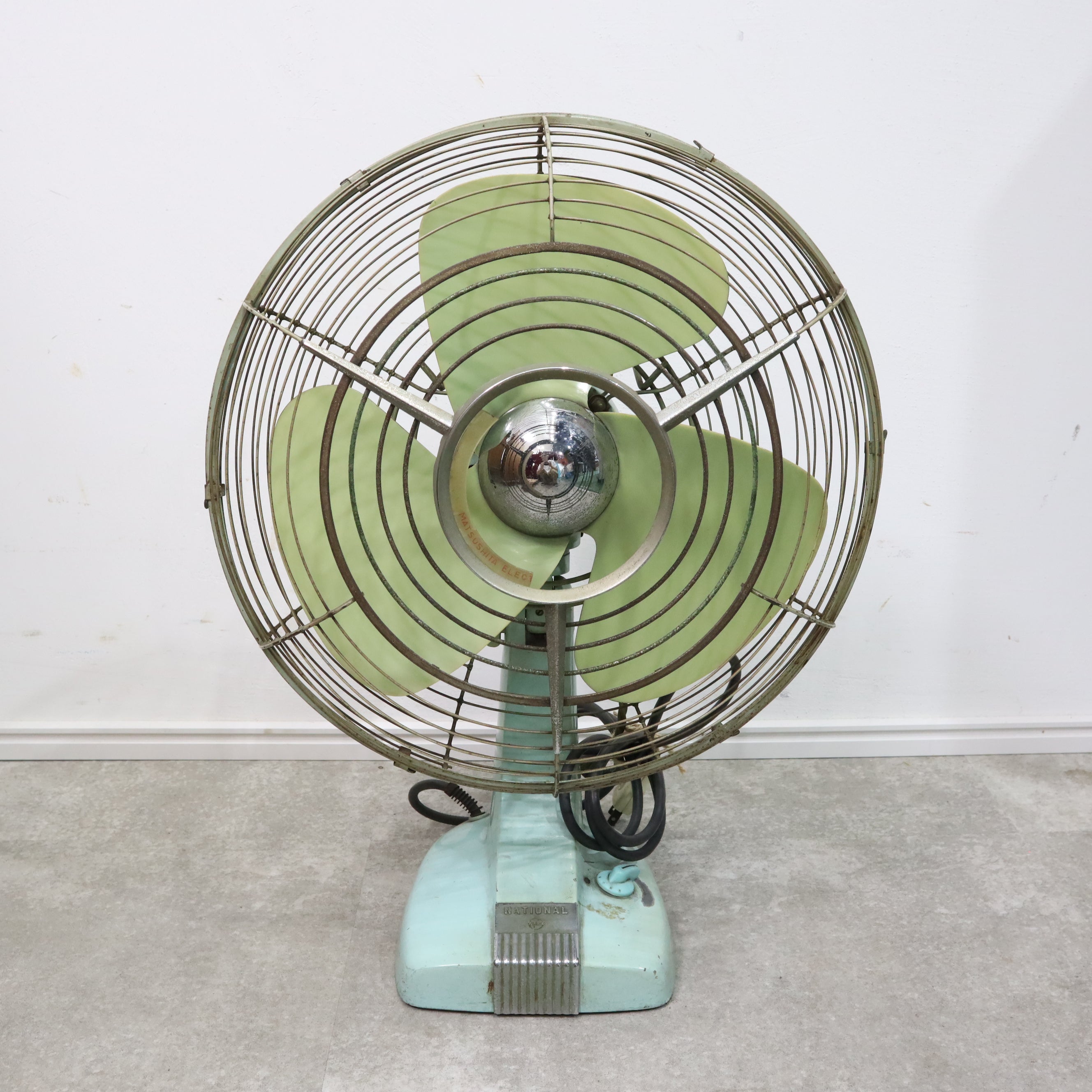 ナショナル　MATSUSHITA ELECTRIC 扇風機　アンティーク Amazon.co.jp: 古民具 扇風機ナショナル 昭和アンティーク
