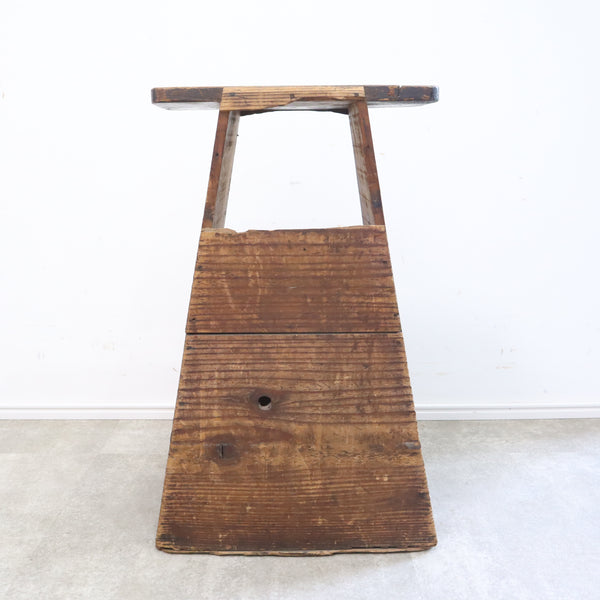 古い木製の踏み台