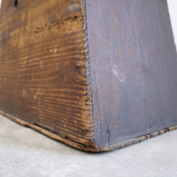 古い木製の踏み台