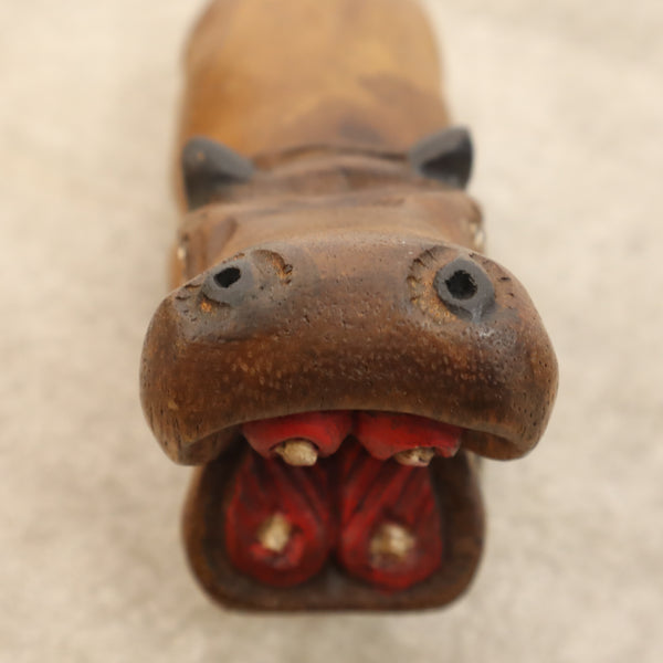 木彫りのカバの置物 No.1