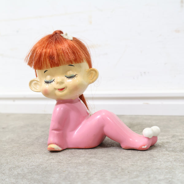陶器製女の子のオブジェ