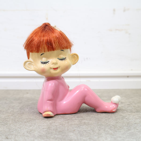 陶器製女の子のオブジェ