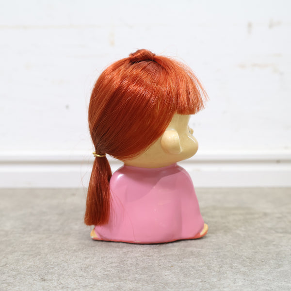 陶器製女の子のオブジェ