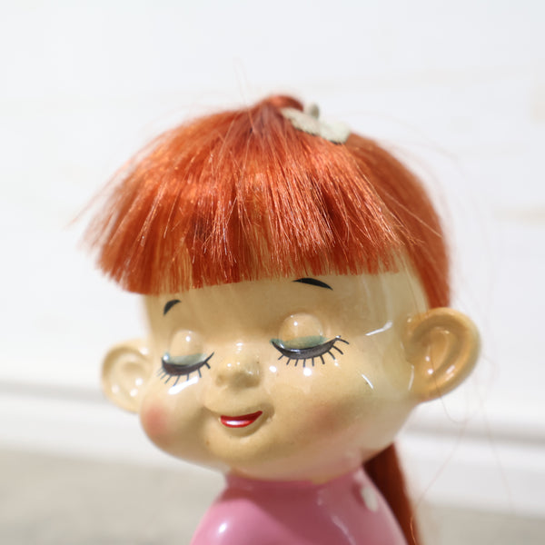 陶器製女の子のオブジェ