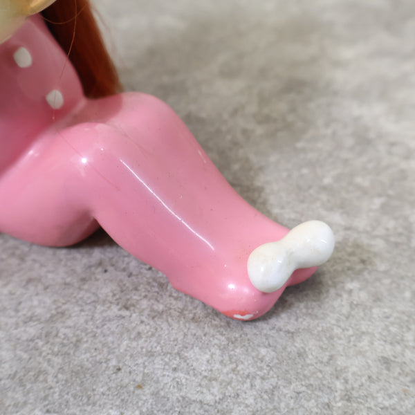 陶器製女の子のオブジェ