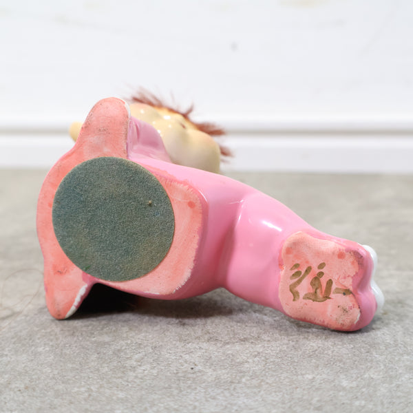 陶器製女の子のオブジェ