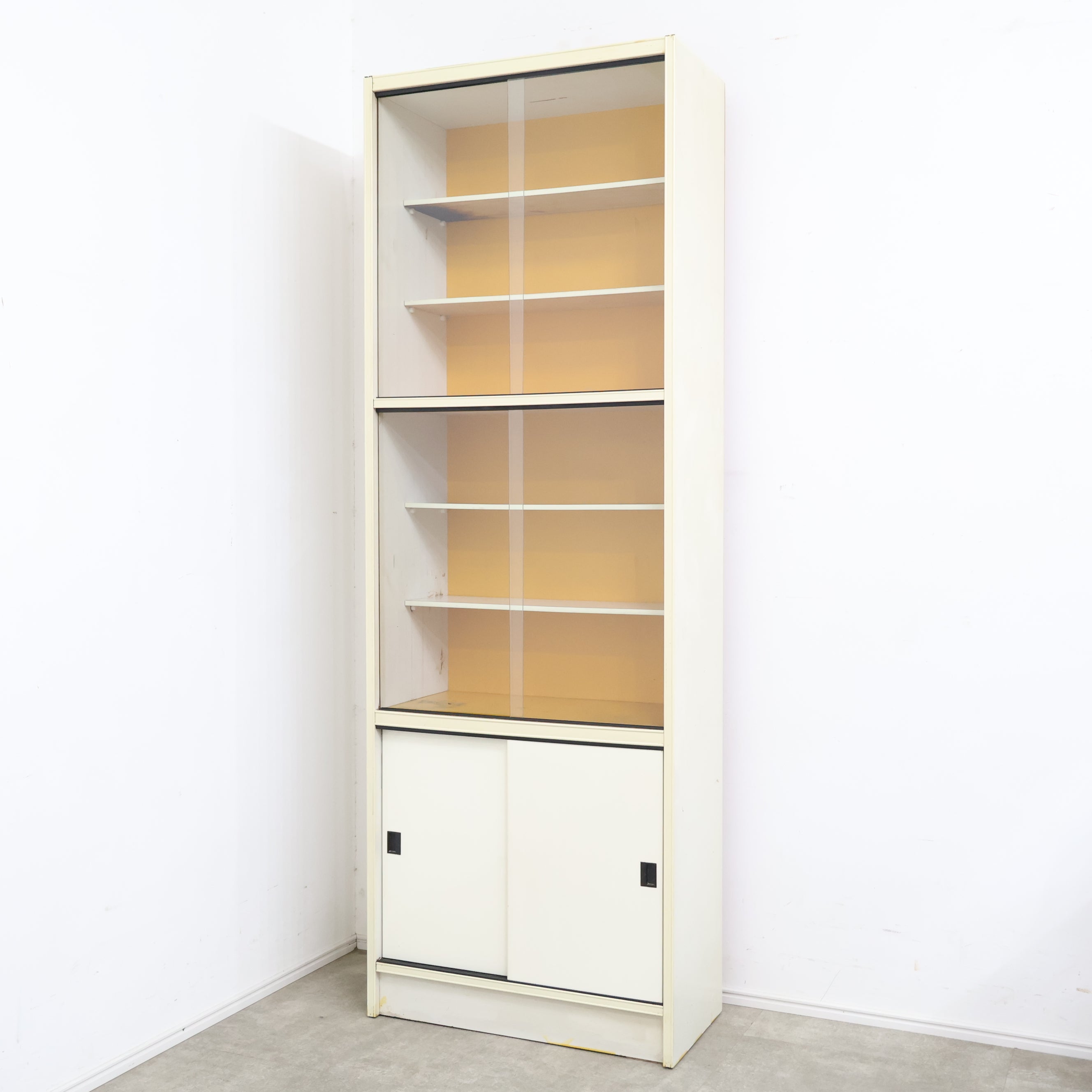 ホワイト✕イエローのレトロ食器棚・キャビネット – バナルオンライン