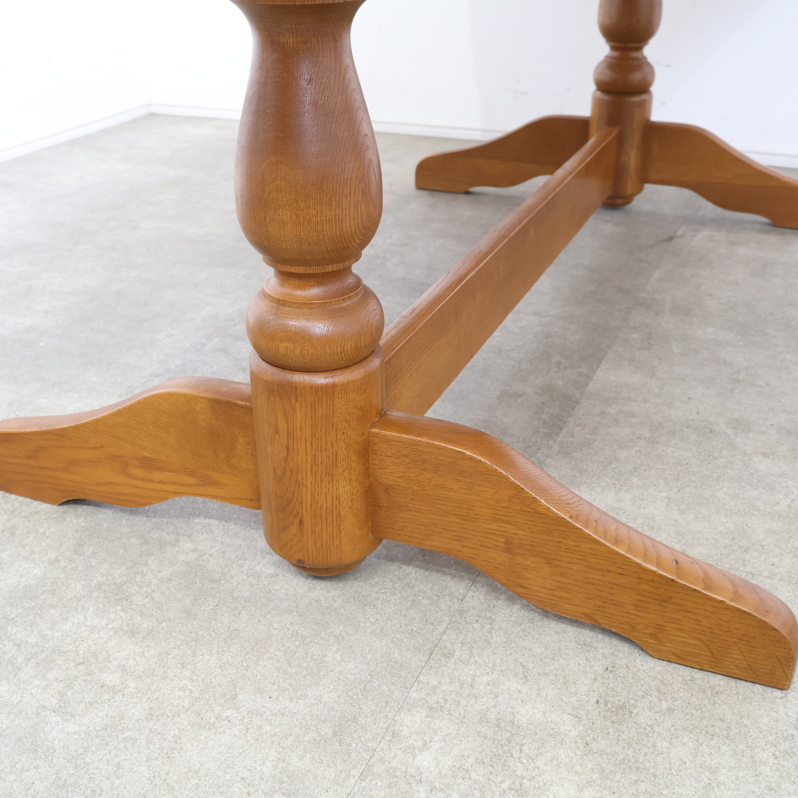 柏木工（KASHIWA）のオーバルダイニングテーブル – バナルオンライン