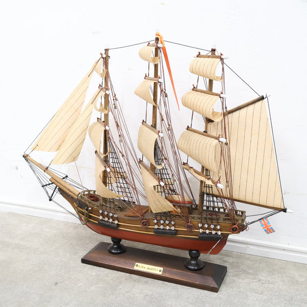 バウンティ号の帆船模型