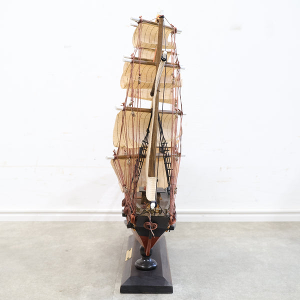バウンティ号の帆船模型