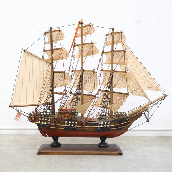 バウンティ号の帆船模型
