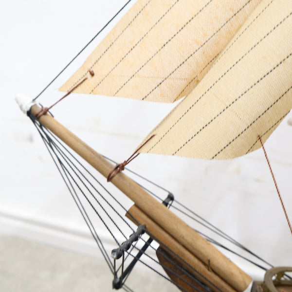 バウンティ号の帆船模型