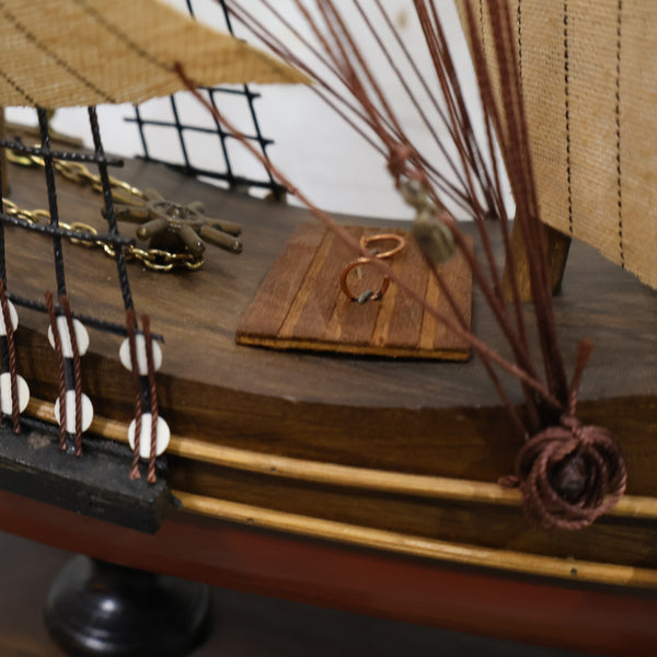 バウンティ号の帆船模型