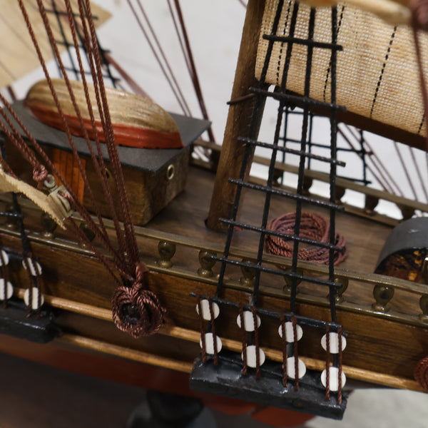 バウンティ号の帆船模型