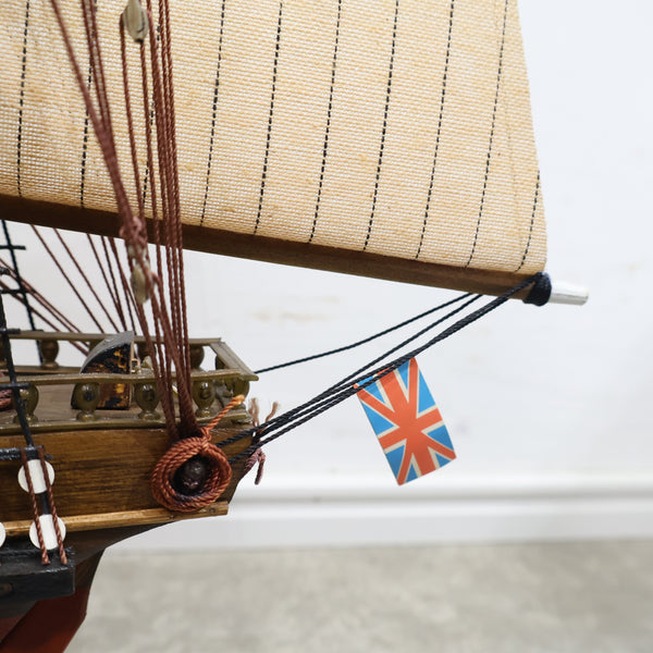 バウンティ号の帆船模型