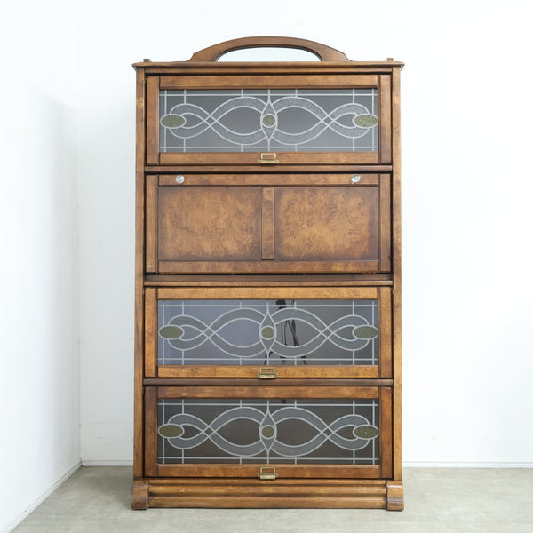 ステンドグラスのブックビューロー