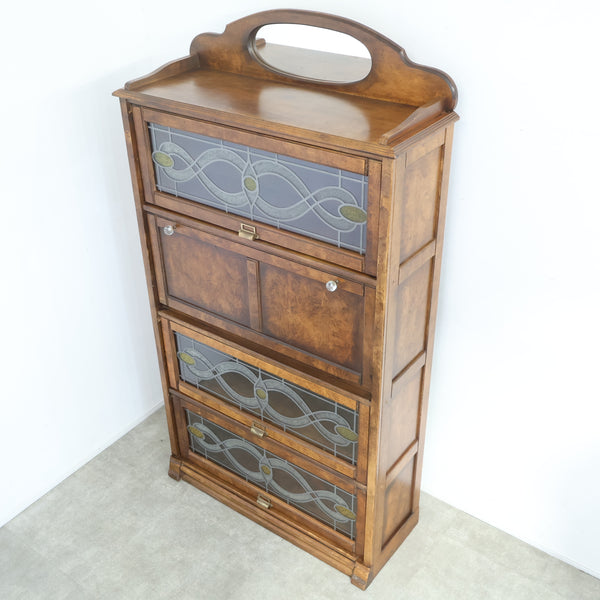 ステンドグラスのブックビューロー