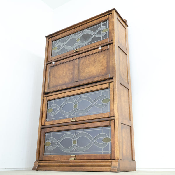 ステンドグラスのブックビューロー