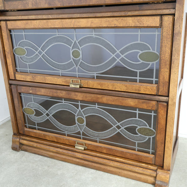 ステンドグラスのブックビューロー