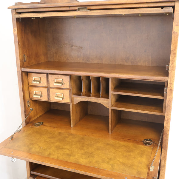 ステンドグラスのブックビューロー