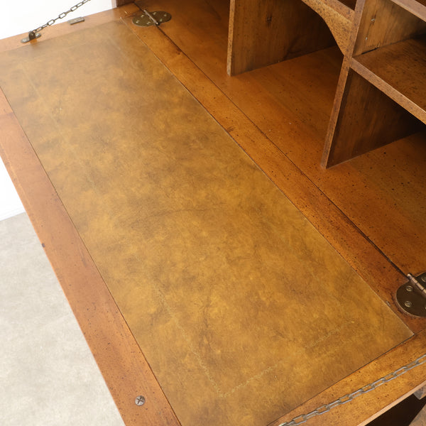 ステンドグラスのブックビューロー