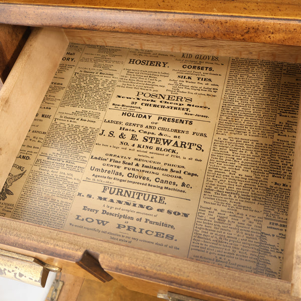 ステンドグラスのブックビューロー