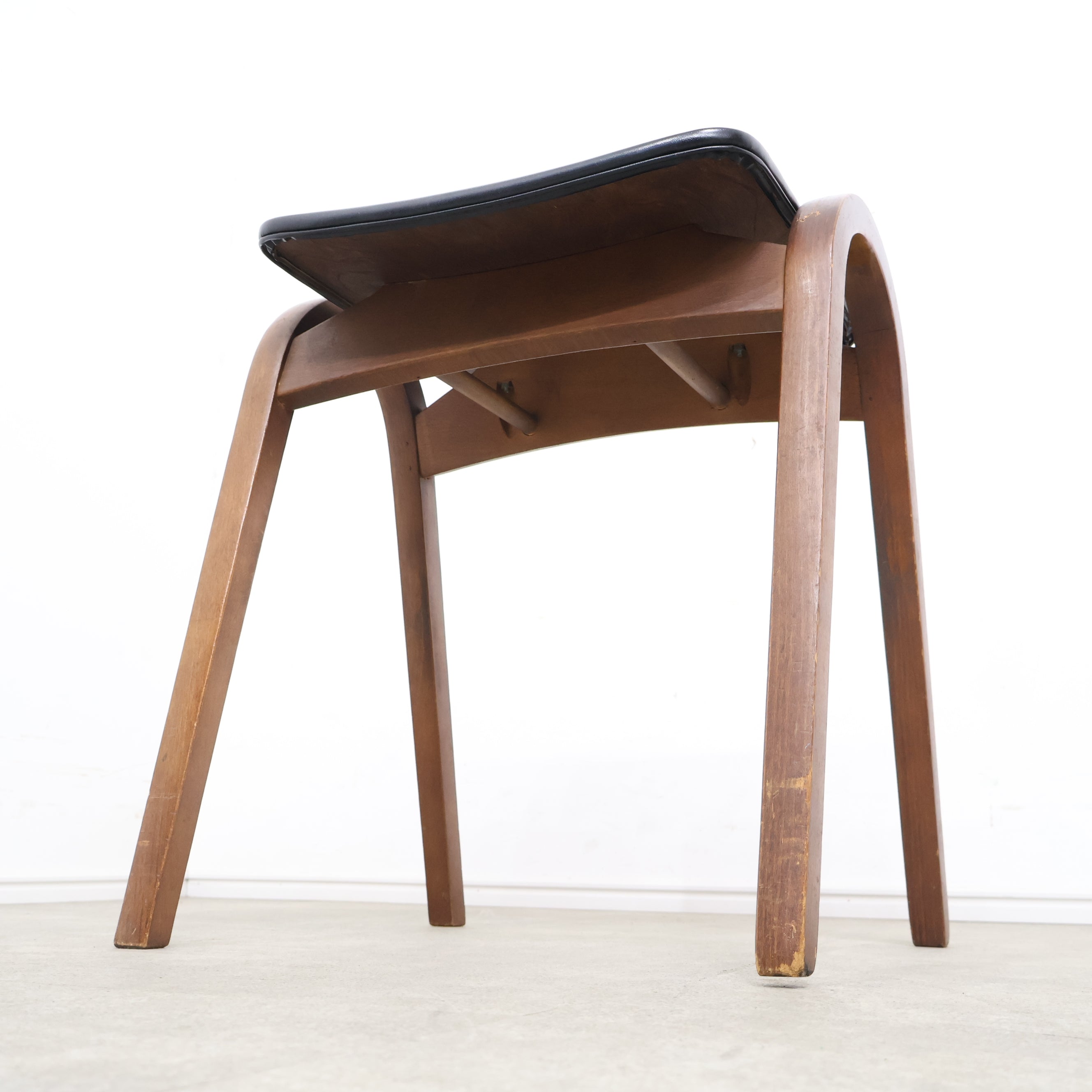 秋田木工「剣持勇」デザインのヴィンテージスツール No.1 – バナル