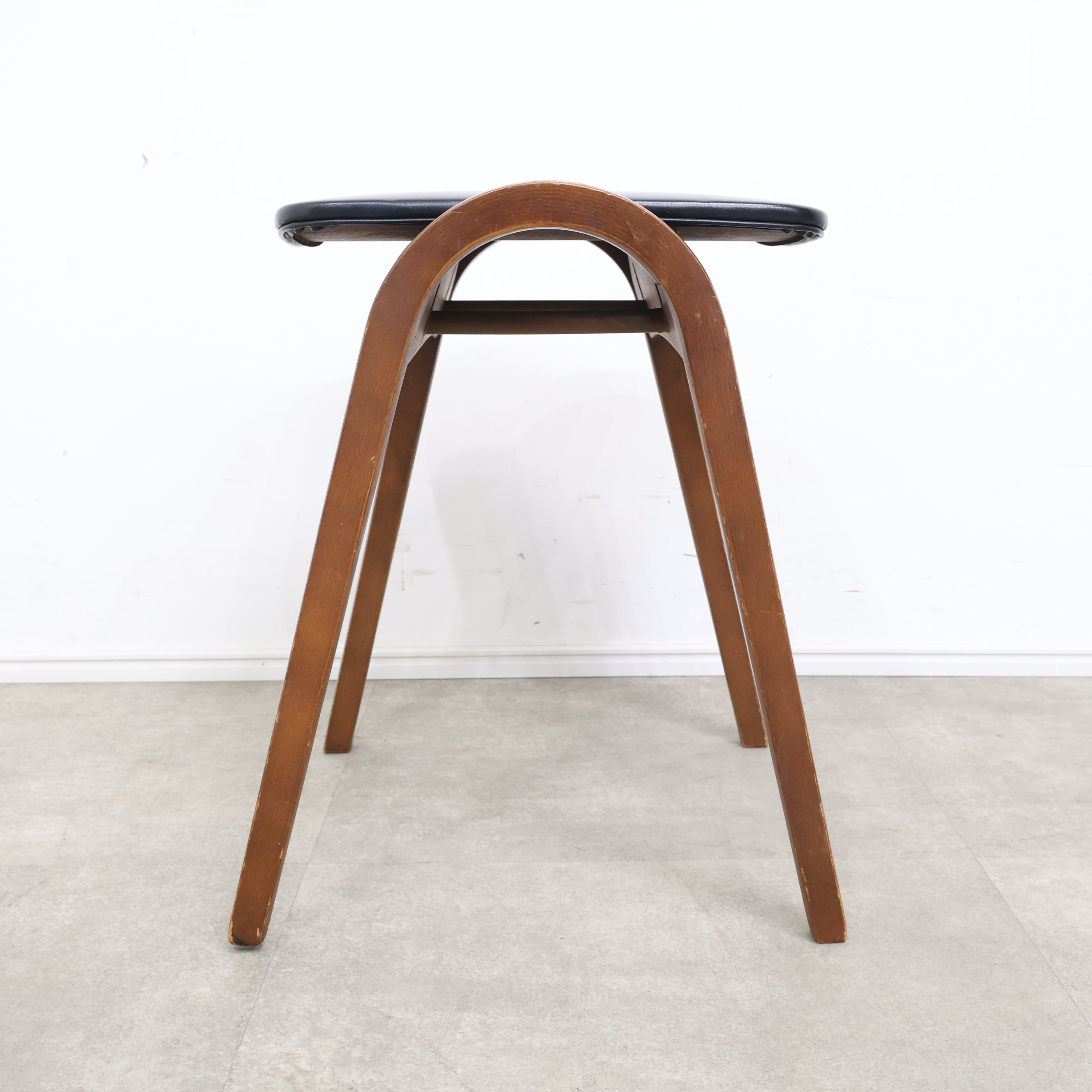 秋田木工「剣持勇」デザインのヴィンテージスツール No.1 – バナル