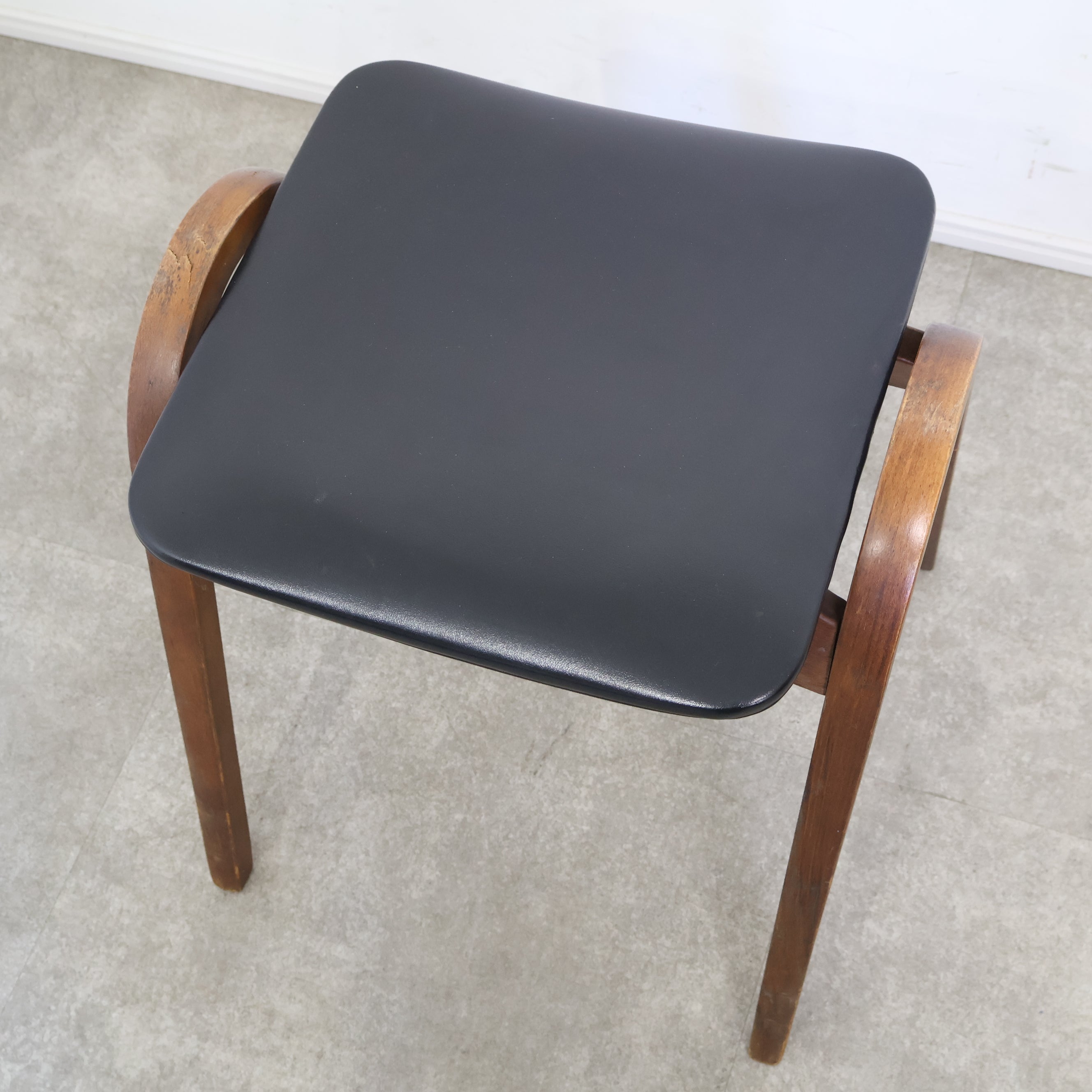 秋田木工「剣持勇」デザインのヴィンテージスツール No.2 – バナル