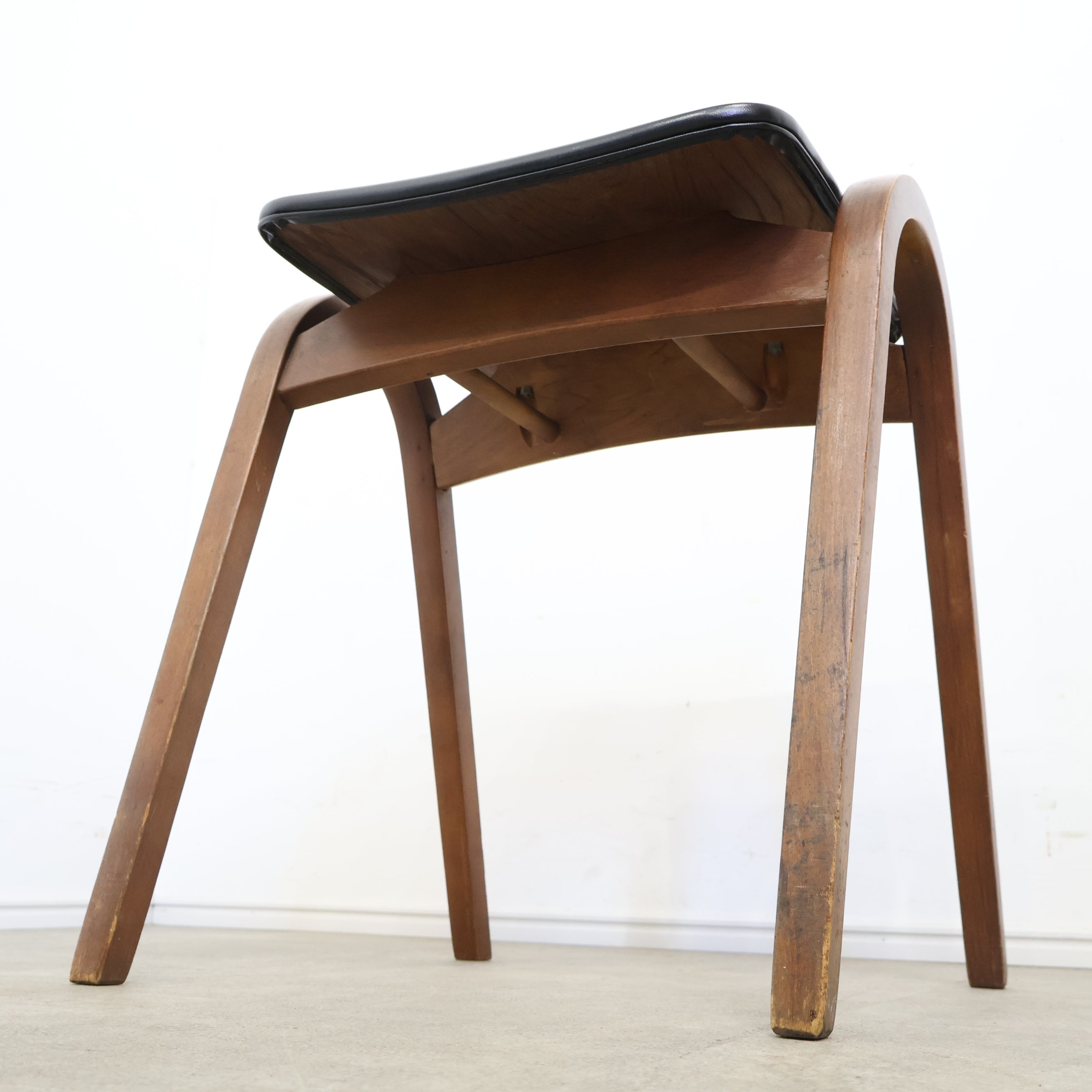 秋田木工「剣持勇」デザインのヴィンテージスツール No.2 – バナル