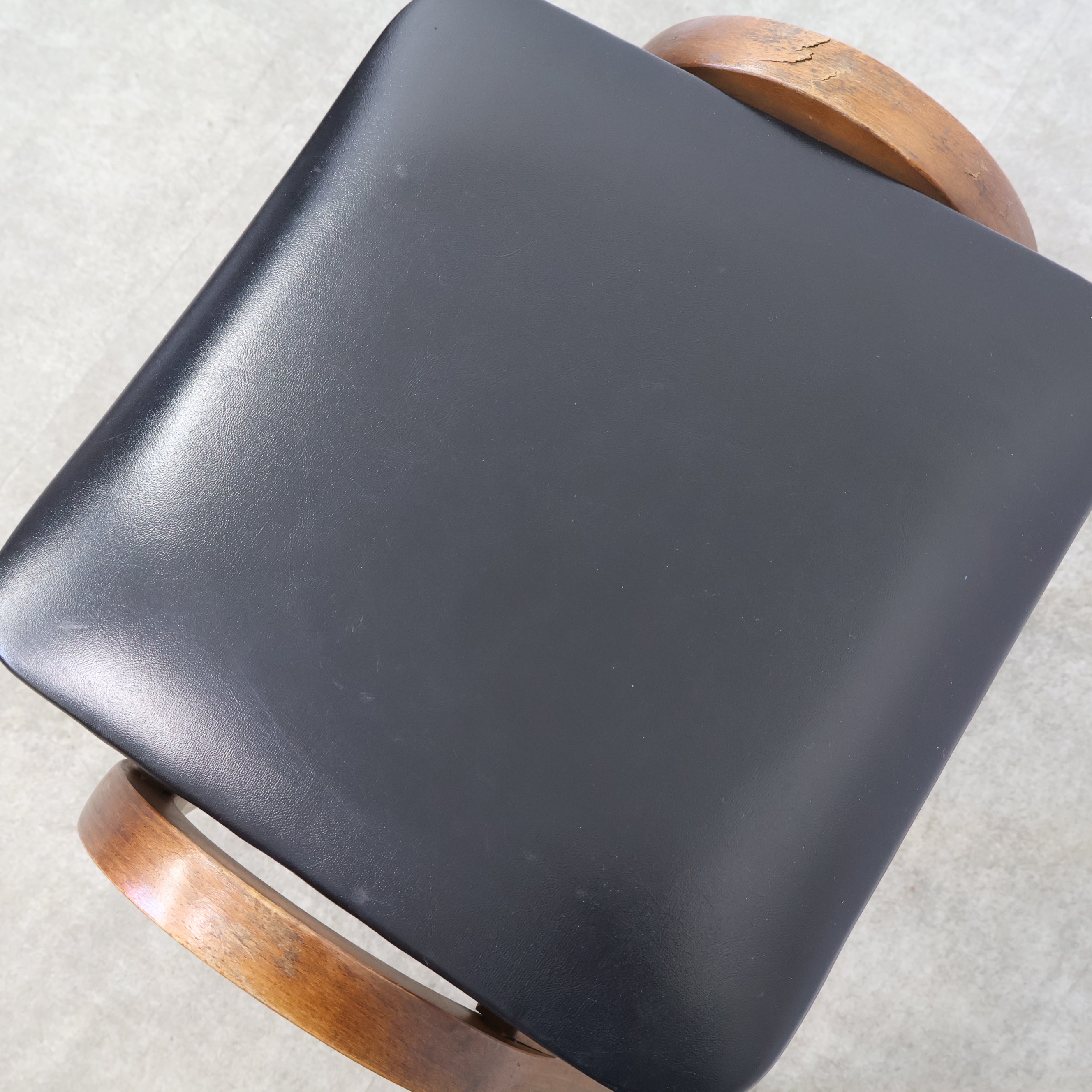 秋田木工「剣持勇」デザインのヴィンテージスツール No.2 – バナル