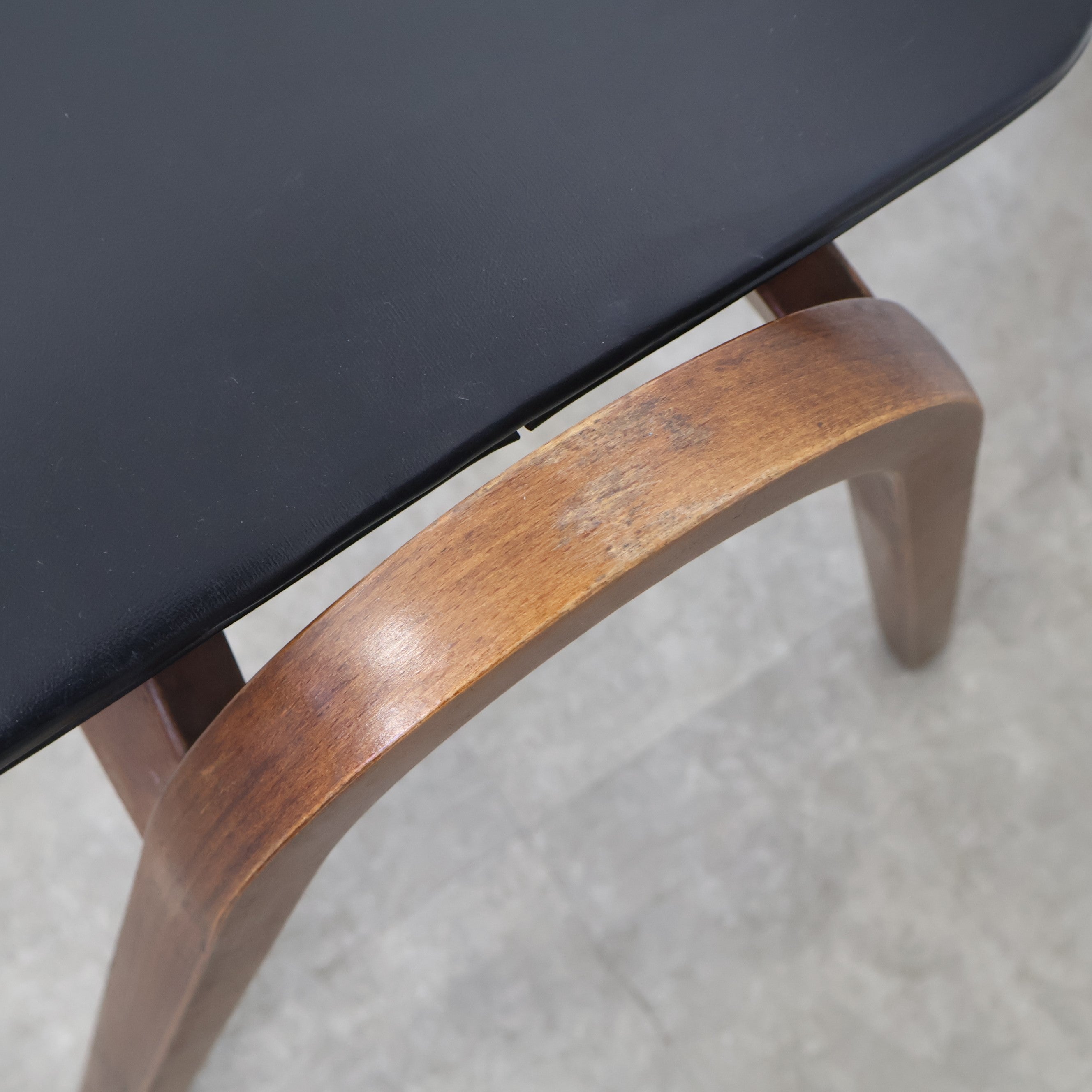 秋田木工「剣持勇」デザインのヴィンテージスツール No.2 – バナル