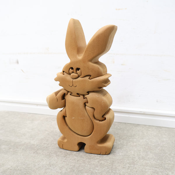 ウサギモチーフの木製パズル