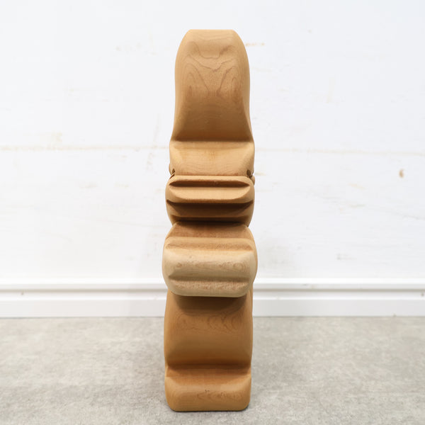 ウサギモチーフの木製パズル