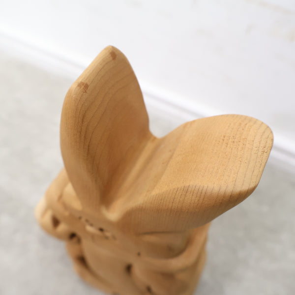 ウサギモチーフの木製パズル