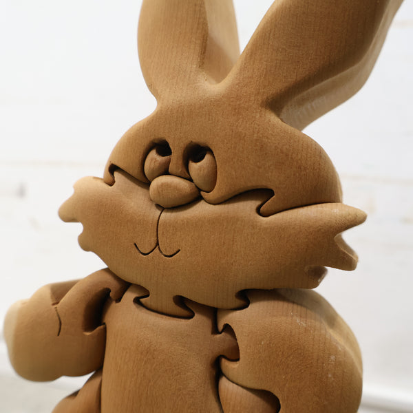 ウサギモチーフの木製パズル