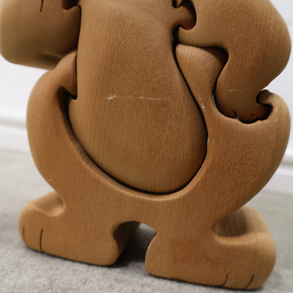 ウサギモチーフの木製パズル