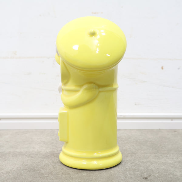 ユニークな郵便ポストの貯金箱