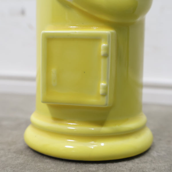 ユニークな郵便ポストの貯金箱