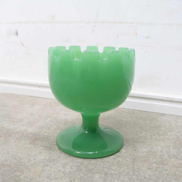 ミルクガラスの灰皿