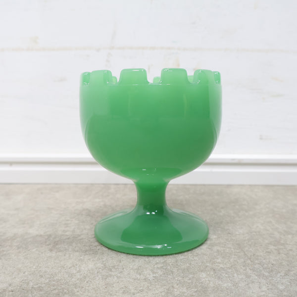 ミルクガラスの灰皿