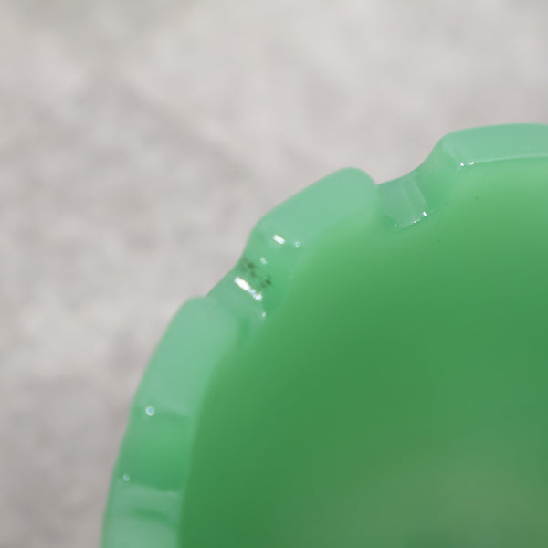 ミルクガラスの灰皿