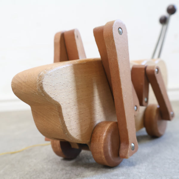 バッタの木製プルトイ・引き車