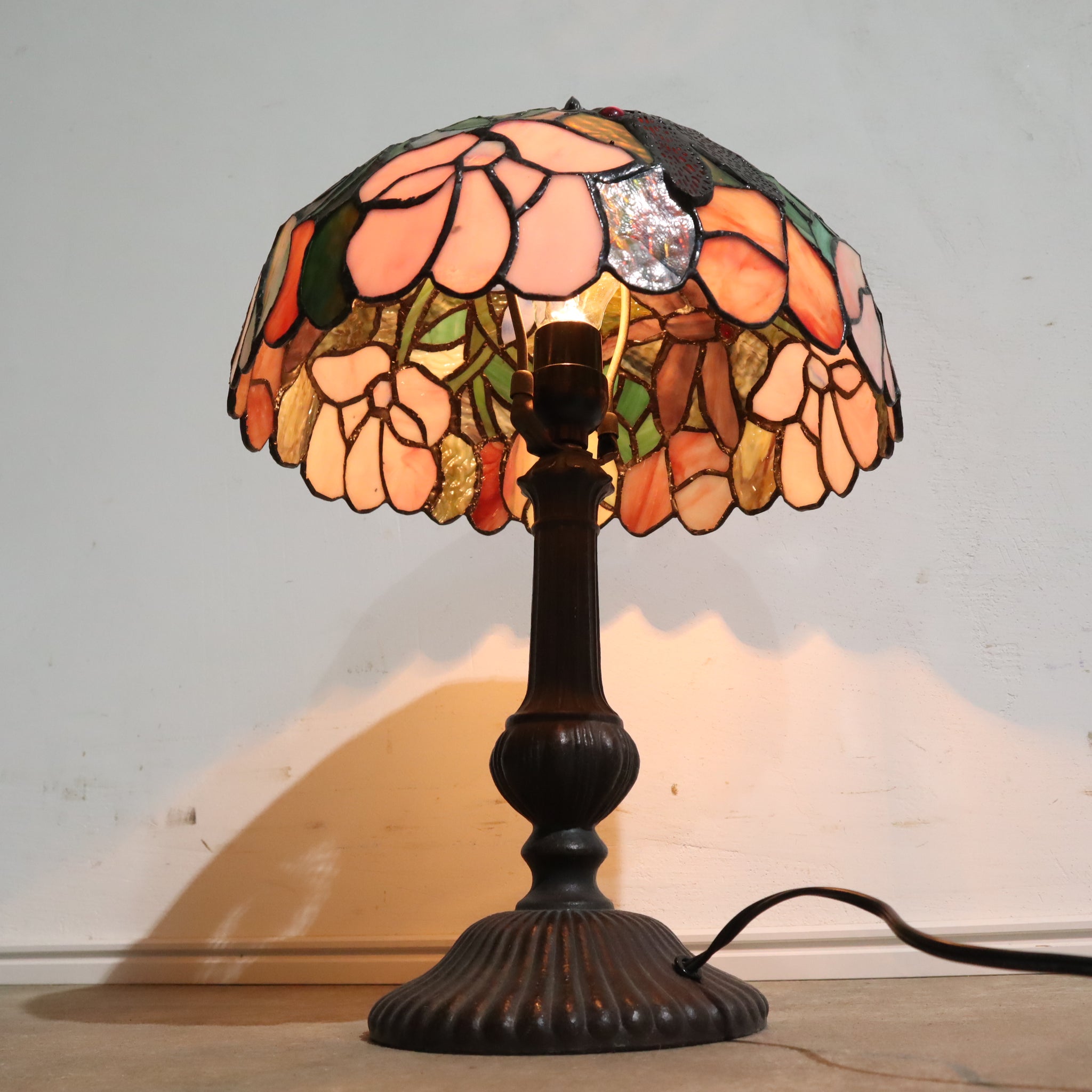 高級感溢れる☆照明ステンドランプ ステンドグラス アンティーク花柄 特売！人気推薦ステンドランプ ステンドグラス アンティーク花柄レトロ