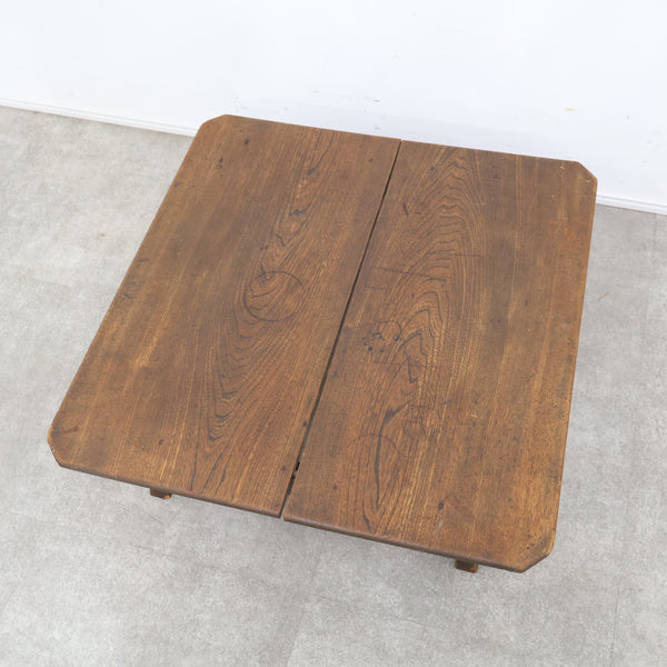 古い折りたたみ式のちゃぶ台