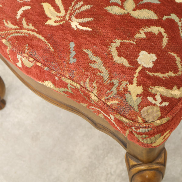 アンティーク調のラタン張りアームチェア