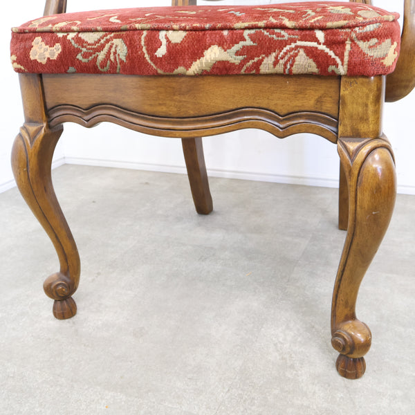 アンティーク調のラタン張りアームチェア