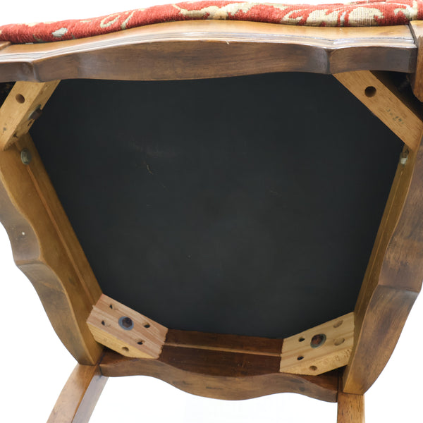 アンティーク調のラタン張りアームチェア