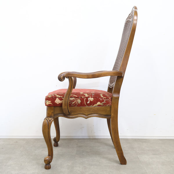 アンティーク調のラタン張りアームチェア